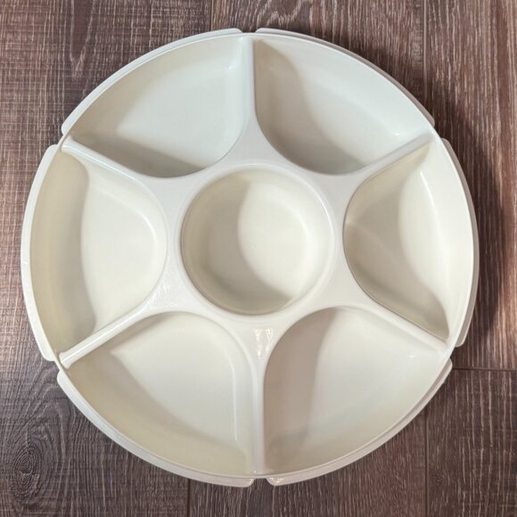 Tupperware Divided Snack and Dip Tray with Bowl - Picture 10 of 16